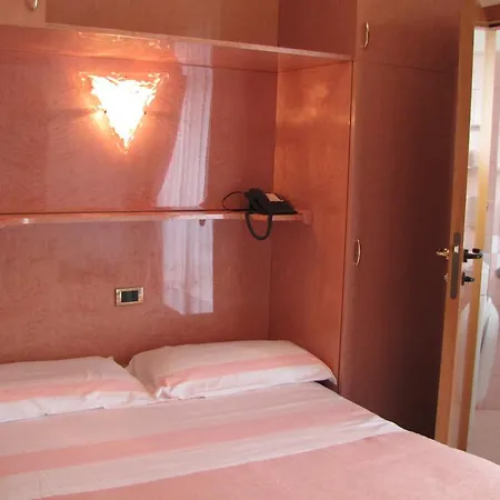 Lanterna מלון 3*